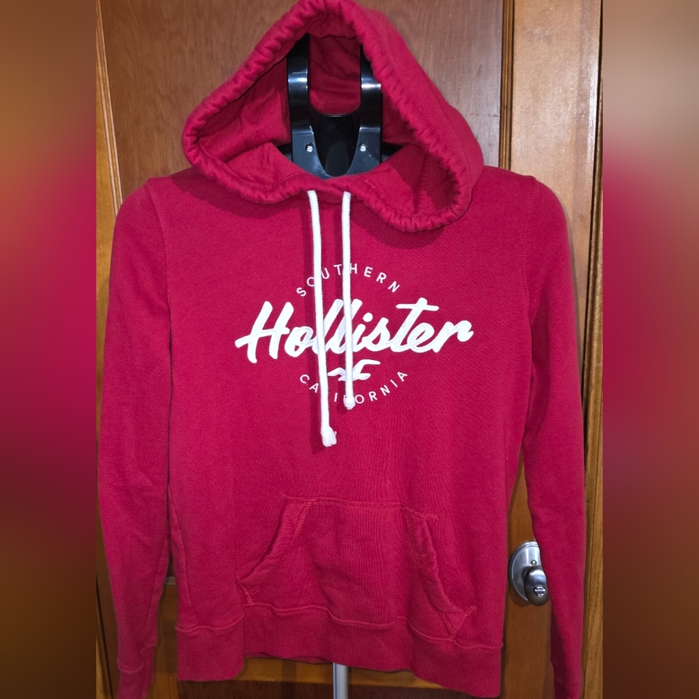 Hollister Men's Red Hoodie Sweater